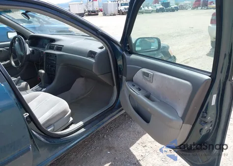 1998 Toyota Camry Le z USA, uszkodzony, nr VIN 4T1BG22KXWU363210